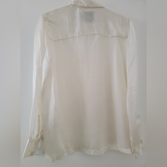 NWOT Silky Ivory Colored Blouse Size M - Picture 2 of 4